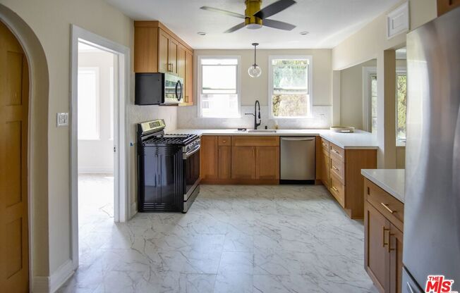 1242 STEARNS DR