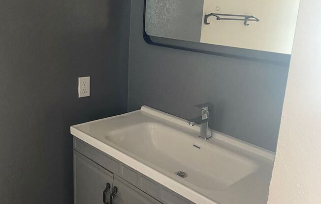 1 bed, 1 bath, 690 sqft, $1,200, Unit 54