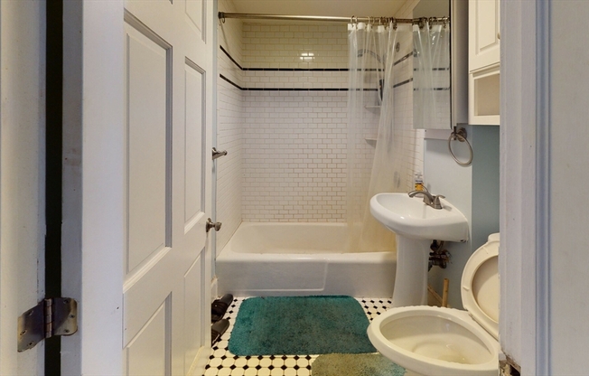 2 beds, 2 baths, 950 sqft, $2,595, Unit 2