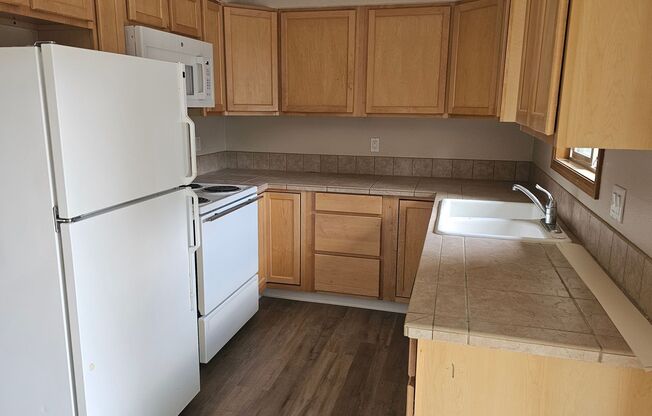 2 beds, 1 bath, 840 sqft, $1,795, Unit D03