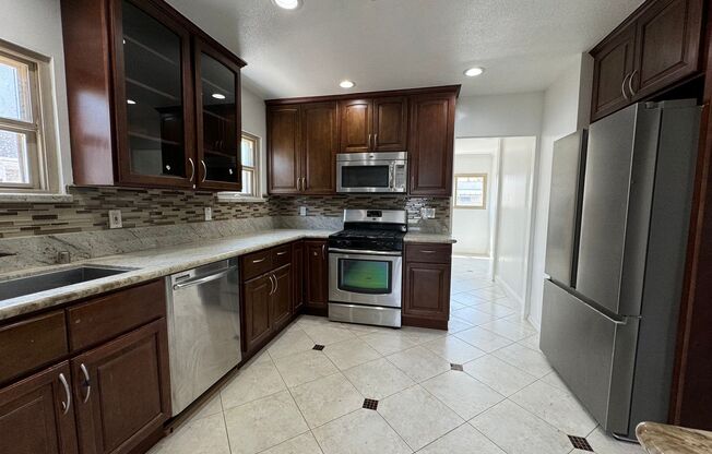 Charming Spanish-Style Home with a lot of Natural Light