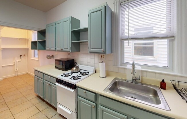 4 beds, 1 bath, $3,800, Unit 2