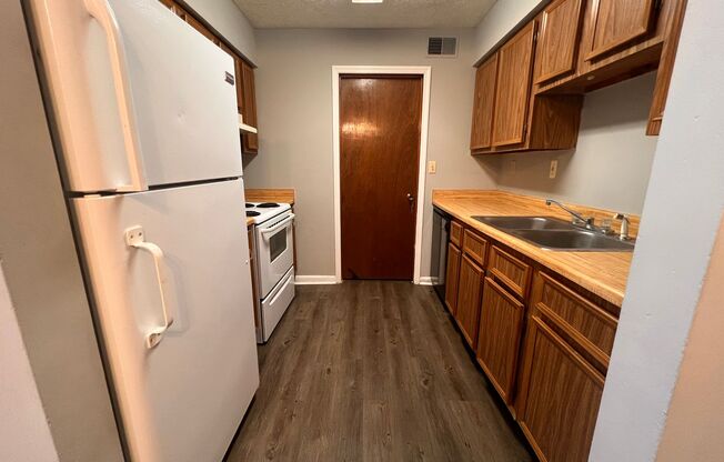 2 beds, 1 bath, 800 sqft, $800