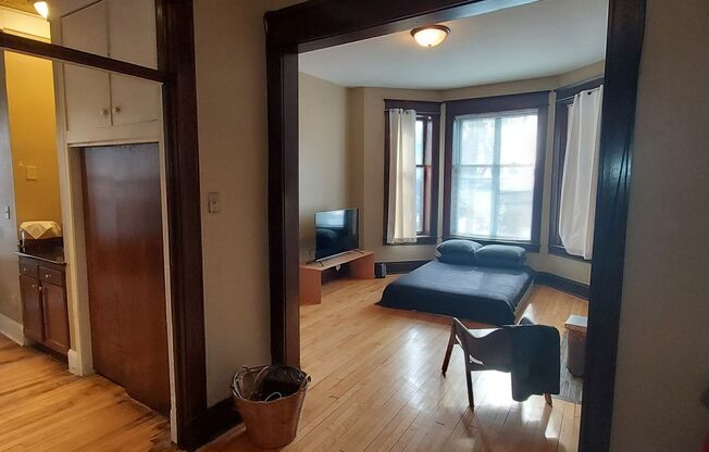1 bed, 1 bath, 433 sqft, $1,045, Unit 5