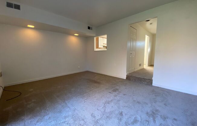 2 beds, 1 bath, $1,175, Unit 701