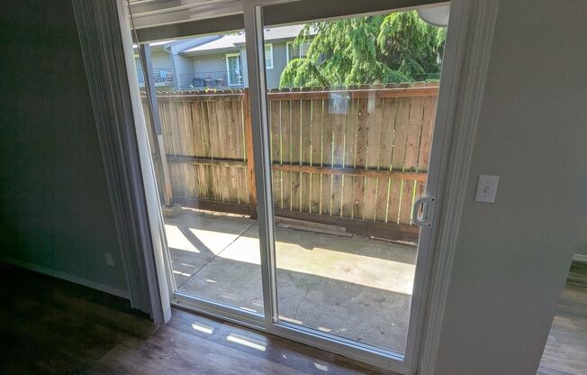 2 beds, 1 bath, 889 sqft, $1,295, Unit 07