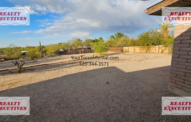 La Cholla & Magee Rd area - 3 bedrooms & 2 bathrooms & a huge yard!