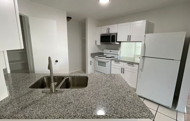 Large 2/2 duplex with a 2 car garage