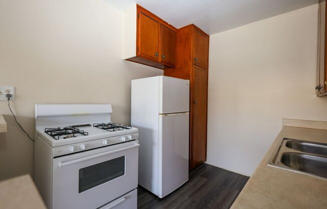 1 bed, 1 bath, $2,195, Unit 24