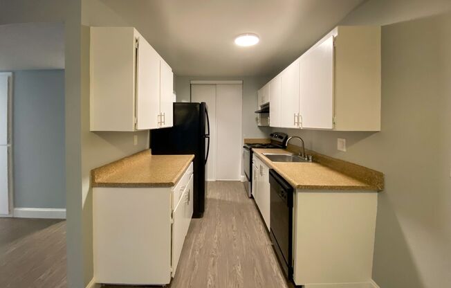 2 beds, 1 bath, 840 sqft, $1,625, Unit RO-83