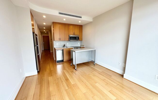 1 bed, 1 bath, $2,800, Unit 512