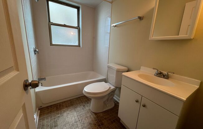 1 bed, 1 bath, 580 sqft, $1,449, Unit 5703 Hobart St. #22