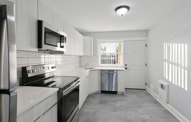 7630 - 38 N Eastlake Ter