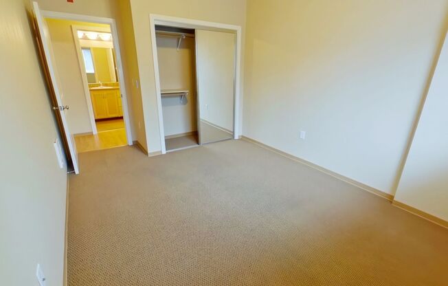 3 beds, 2 baths, $1,995, Unit 402