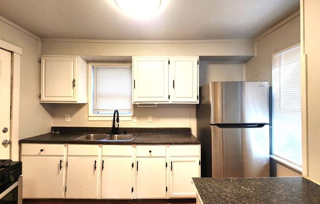 2 beds, 1 bath, 768 sqft, $1,025, Unit 1920 N Cross Ave