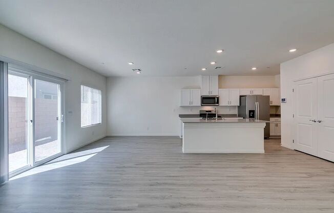 BEAUTIFUL NEW BUILD WITH 3 BEDROOMS, 2.5 BATHS IN ENTERPRISE AREA !!!!!