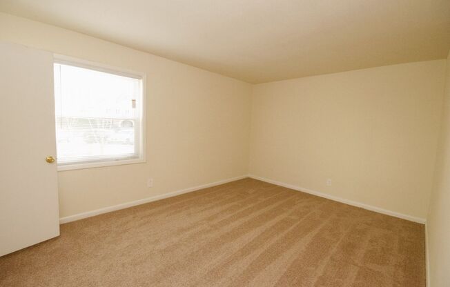 1 bed, 1 bath, 925 sqft, $1,170, Unit D02