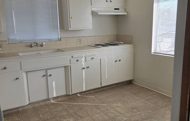 938 Princeton Ave. #E -Apartment