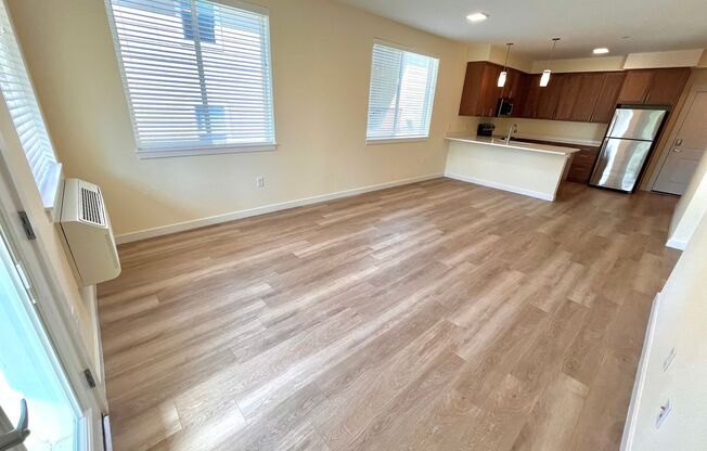 1 bed, 1 bath, 800 sqft, $1,600, Unit E205