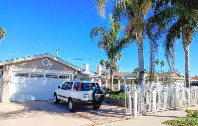 Recently Remodeled 3bd Single Story House Accepting Pets!