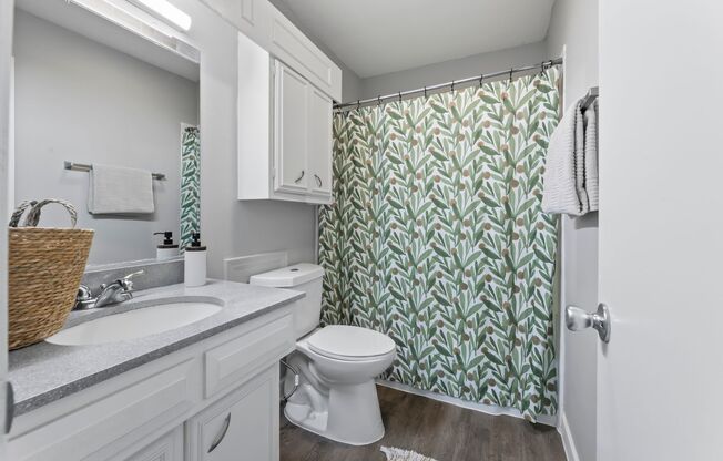 Beautiful 2 Bedroom Downstairs Available NOW!