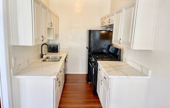 1 bed, 1 bath, $2,100, Unit 108