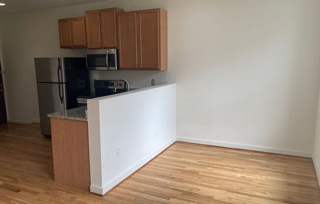 2 beds, 2 baths, 1,000 sqft, $1,799, Unit 22-2