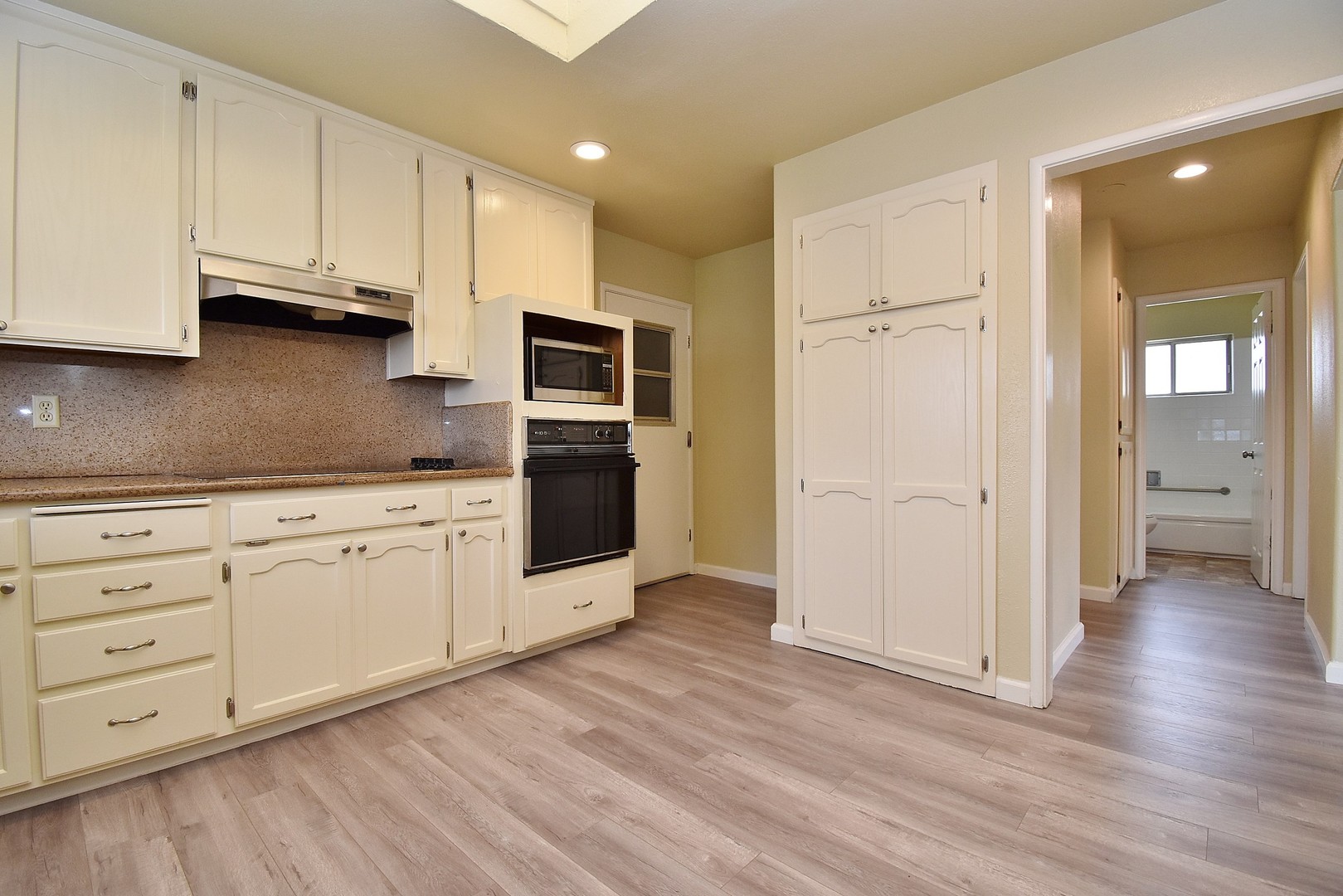 $3,590 / 3 BR - NICELY REMODELED FREMONT HOME IN SUNDALE