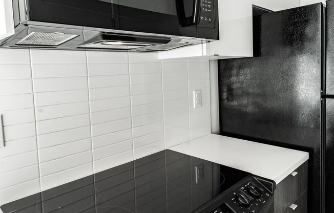 Studio, 1 bath, 443 sqft, $1,870, Unit 702