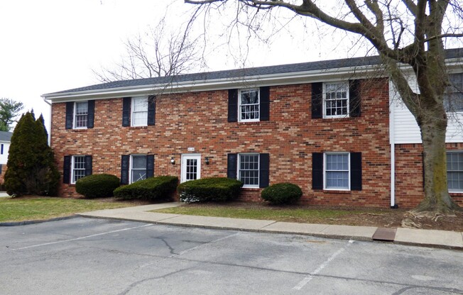 2 beds, 1 bath, 904 sqft, $1,025, Unit 66