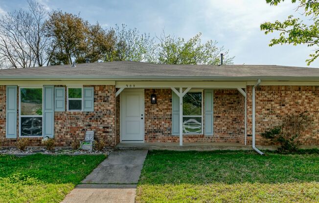 GORGEOUS 3 BEDROOM HOME LOCATED IN BEDFORD, TEXAS!