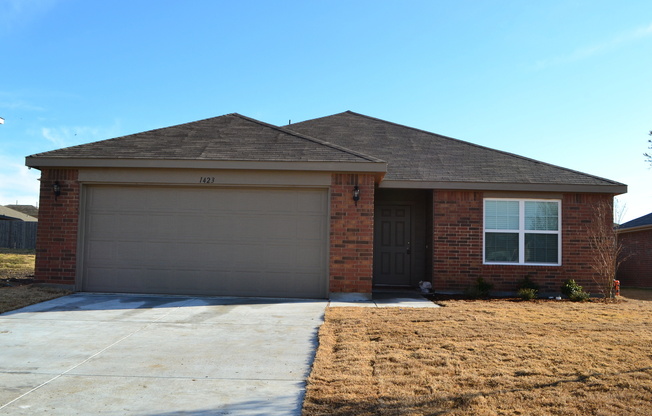 3 beds, 2 baths, $1,595