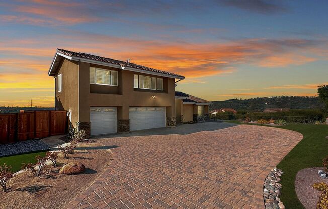 Stunning 4B/3BA House in Carlsbad!