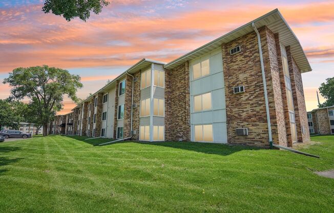 2 beds, 1 bath, 950 sqft, $1,469