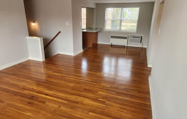 2 beds, 1 bath, 897 sqft, $2,385, Unit A-24