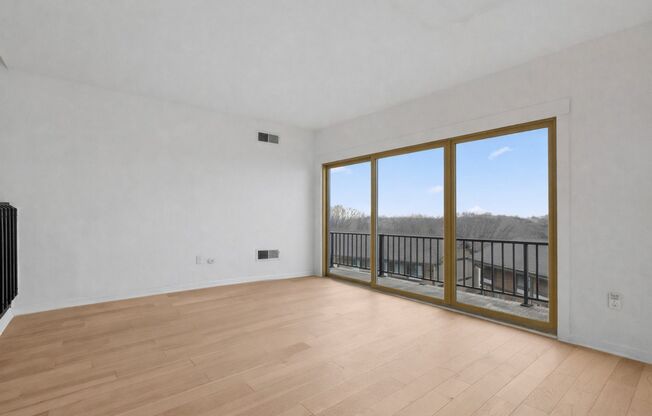 1 bed, 1 bath, 590 sqft, $1,300, Unit 303