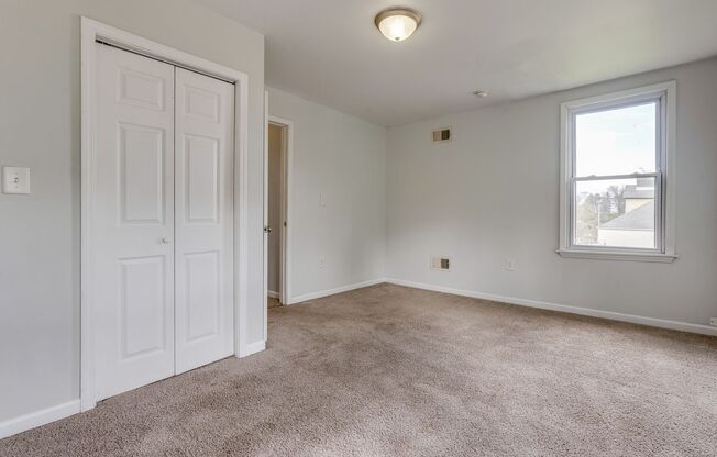 4 beds, 1.5 baths, $1,599, Unit Top