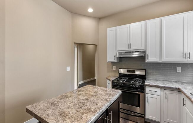 3 beds, 1 bath, 3 sqft, $1,495, Unit 2718 N Murray Ave Lower