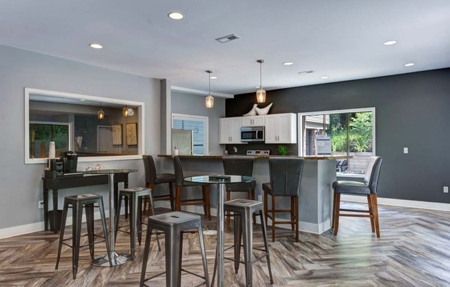 Glen Oaks Apartments in Grand Rapids