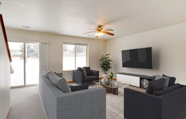 2 beds, 1.5 baths, 1,360 sqft, $1,625, Unit Unit 5