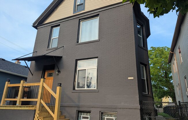 1828 S 11 ST