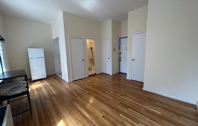 Studio, 1 bath, $2,600, Unit 5G