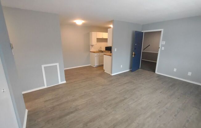 2 beds, 1 bath, 730 sqft, $950, Unit 65-101