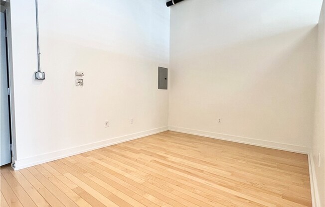 1 bed, 1 bath, 800 sqft, $2,700
