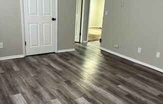 2 beds, 1 bath, $1,100, Unit Unit 4