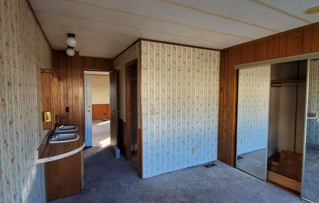 2 bedroom / 2 bathroom mobile home READY NOW!