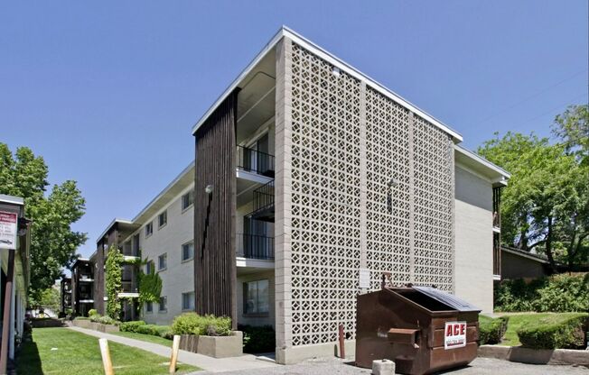 2 beds, 1 bath, 700 sqft, $1,199, Unit 22