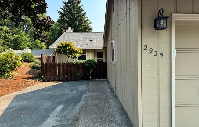 Newly Updated! 2Bd/ 1Ba Home in South Hillsboro ~ Fenced Yard! Washer/dryer in unit! Community Pool & Rec Center!