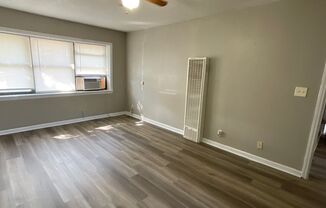 1 bed, 1 bath, 700 sqft, $600, Unit 126 E 13th Apt. 3