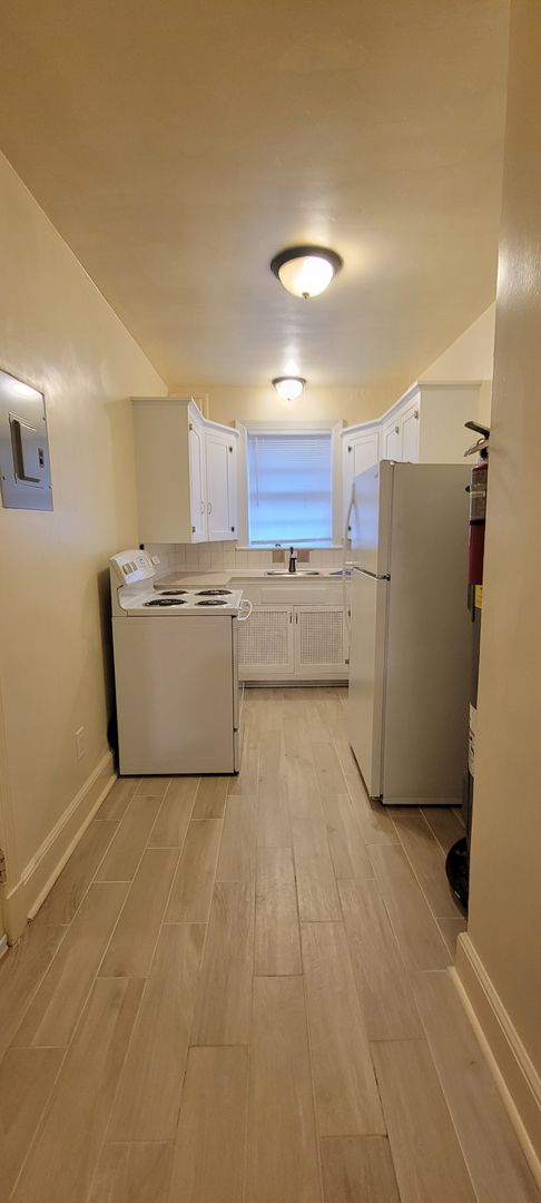 1 bed, 1 bath, $1,095